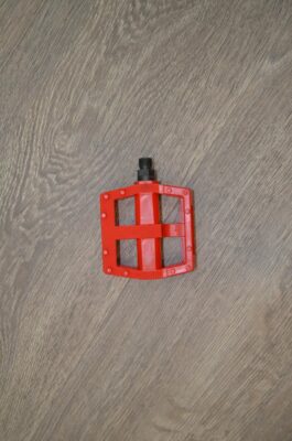 Pedale platforma mare PVC ax 14mm rosu Krypton-X