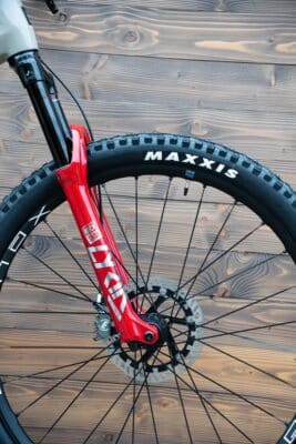 e-bike Haibike AllMtn CF SE i750Wh 12-G X01 AXS Eagle S gloss black grey red chrome - imagine 6