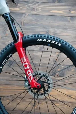 e-bike Haibike AllMtn CF SE i750Wh 12-G X01 AXS Eagle L gloss black grey red chrome - imagine 6